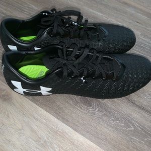 Women’s size 10. Under Armour soccer cleats.